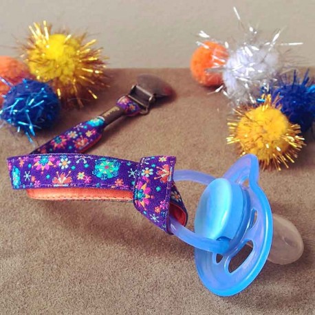 attache-tetine-fleur-celeste