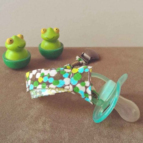attache-tetine-pois-fleur-vert
