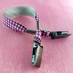 Attache-doudou & bavoir Pied poule rose