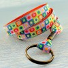 porte-clef-tour-cou-pois-fluo