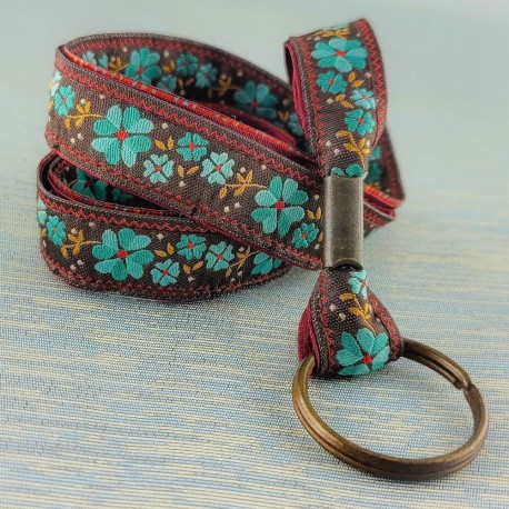 porte-clef-tour-cou-fleur-turquoise