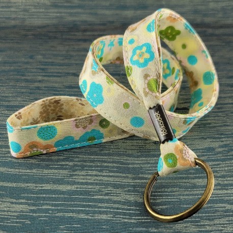 porte-clef-tour-cou-fleur-beige