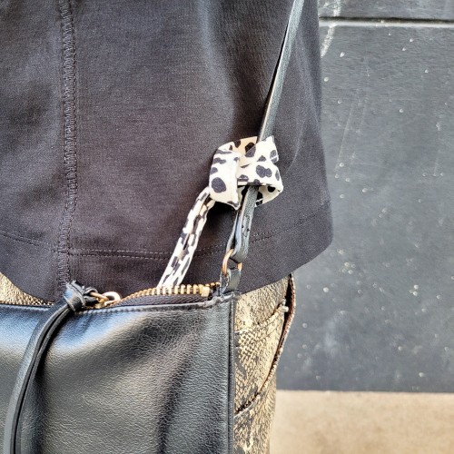 porte-clef-tour-cou-serpent-rose