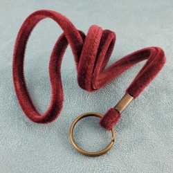 porte-clef-tour-cou-velours-bordeaux